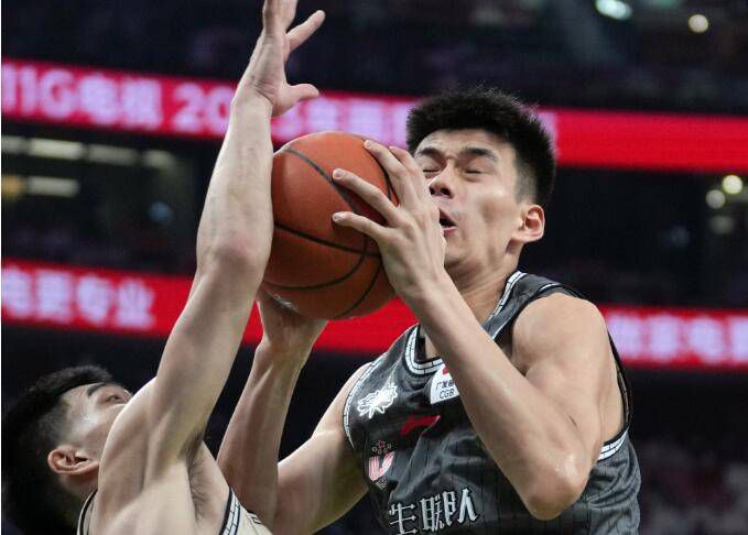 战报莫兰特复出34+8送压哨绝杀!灰熊24分神逆转鹈鹕NBA新赛季常规赛继续进行，孟菲斯灰熊队（7胜19负）翻盘终止连败。